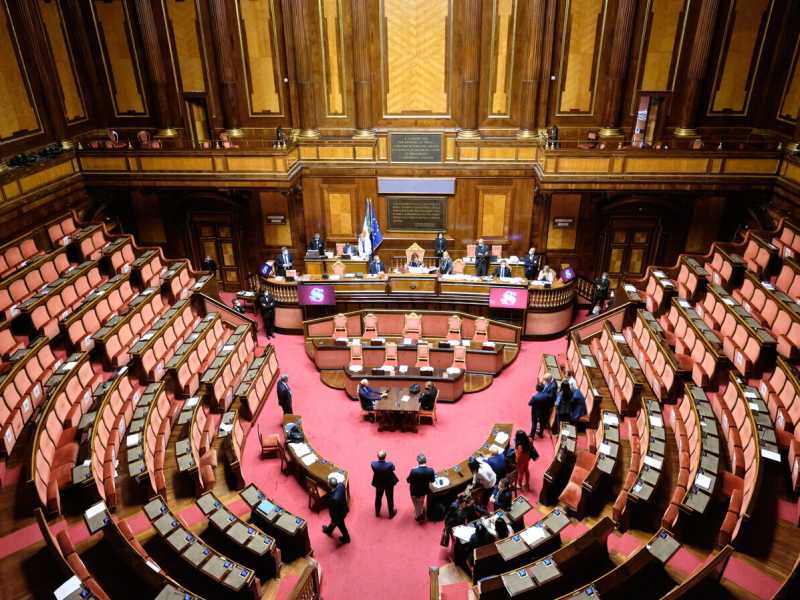 Un barchino per Conte. I costruttori sono sempre pochi. E adesso anche la Lega vuole i suoi