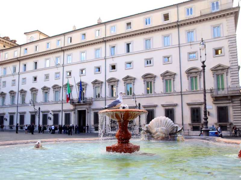 Palazzo Chigi è diventato un porto di mare