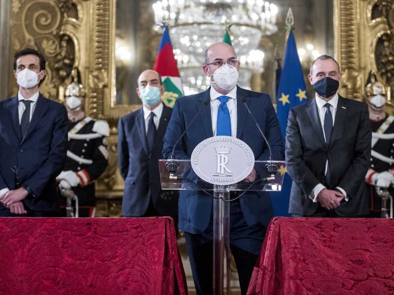 Conte a Crimi: "Devi riaprire a Renzi". Ma il M5s va in tilt. Ursula può diventare una soluzione