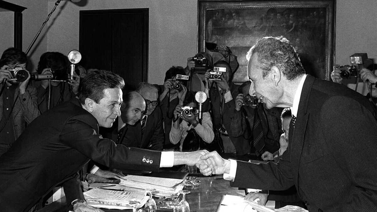Immagine di Erosa e bistrattata: fenomenologia della fiducia, pilastro della tenuta sociale