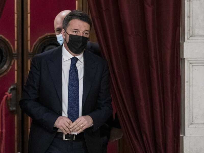 La crisi partorisce il contratto di governo. E Renzi resta a metà tra il Conte ter e lo spariglio