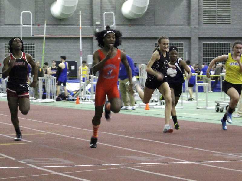 I trans nati maschi potranno gareggiare contro le ragazze: addio sport femminile