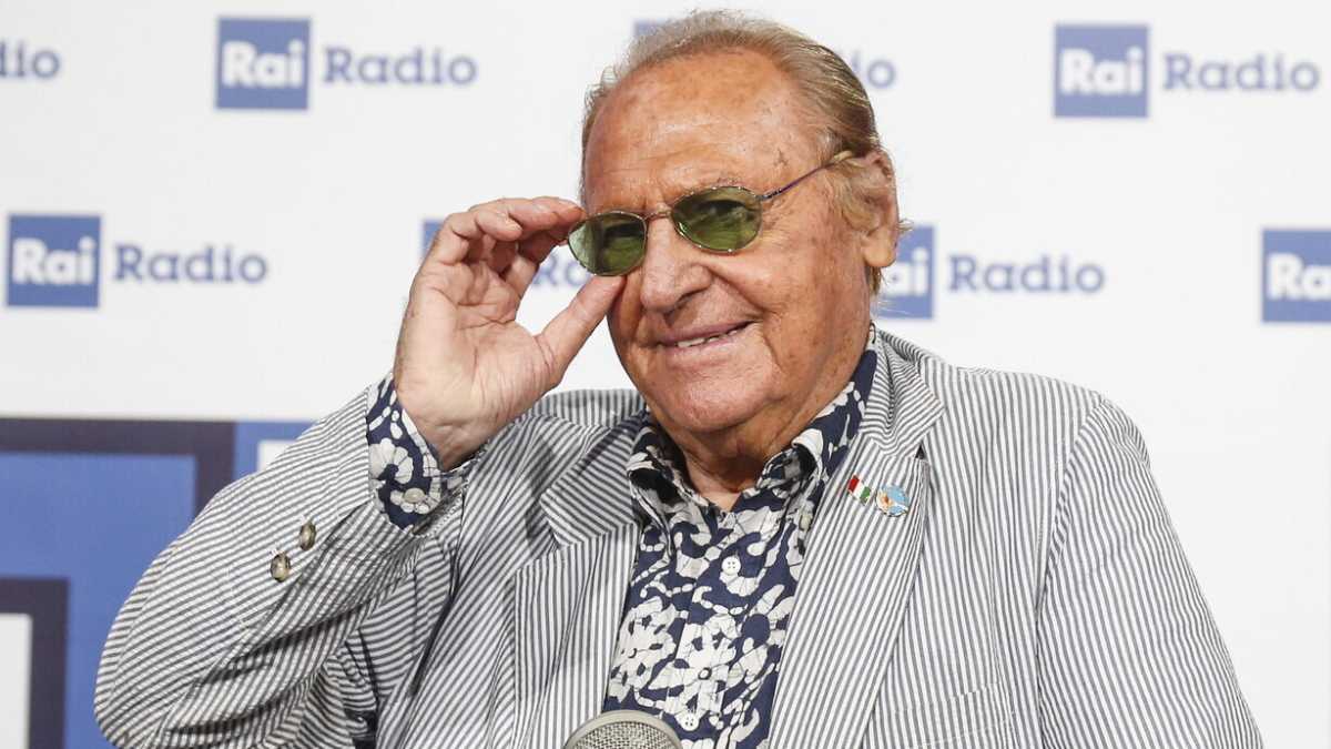 Immagine di Quelli del vaccino e la liberazione dal Covid. Parla l'over 80 Renzo Arbore