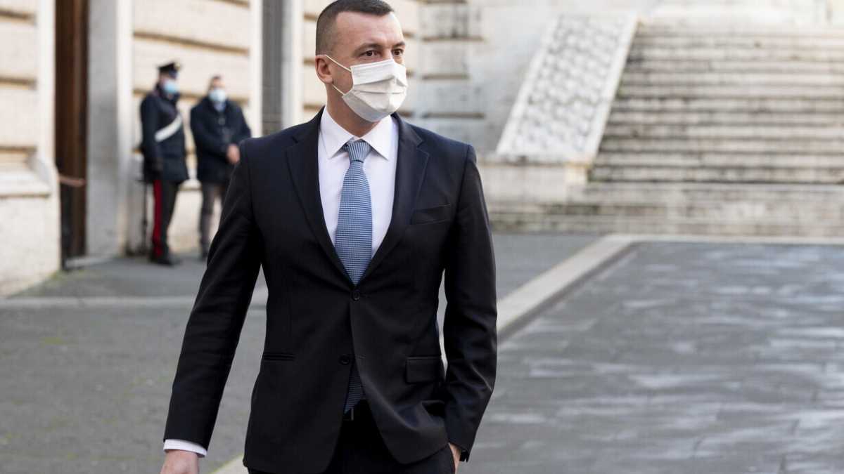 Immagine di "Autobiografia di un portavoce": il libro di Casalino slitta per colpa della crisi