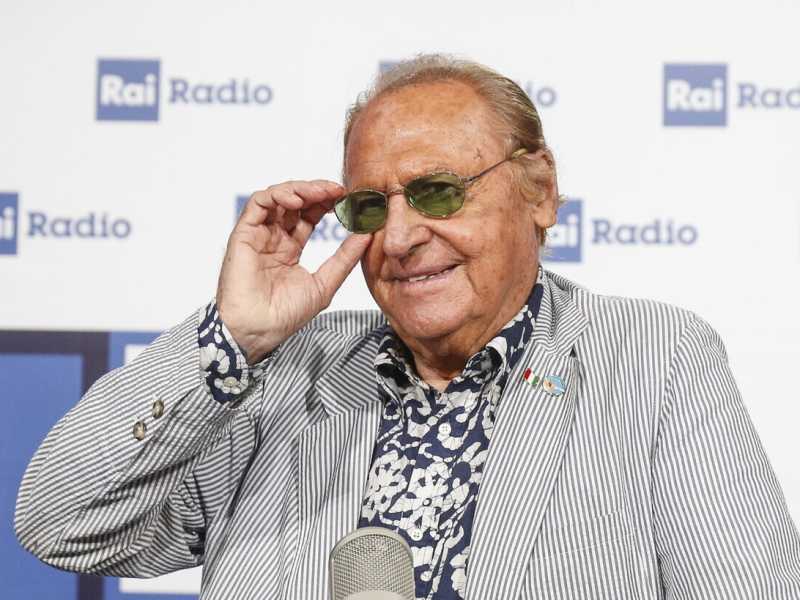 Quelli del vaccino e la liberazione dal Covid. Parla l'over 80 Renzo Arbore