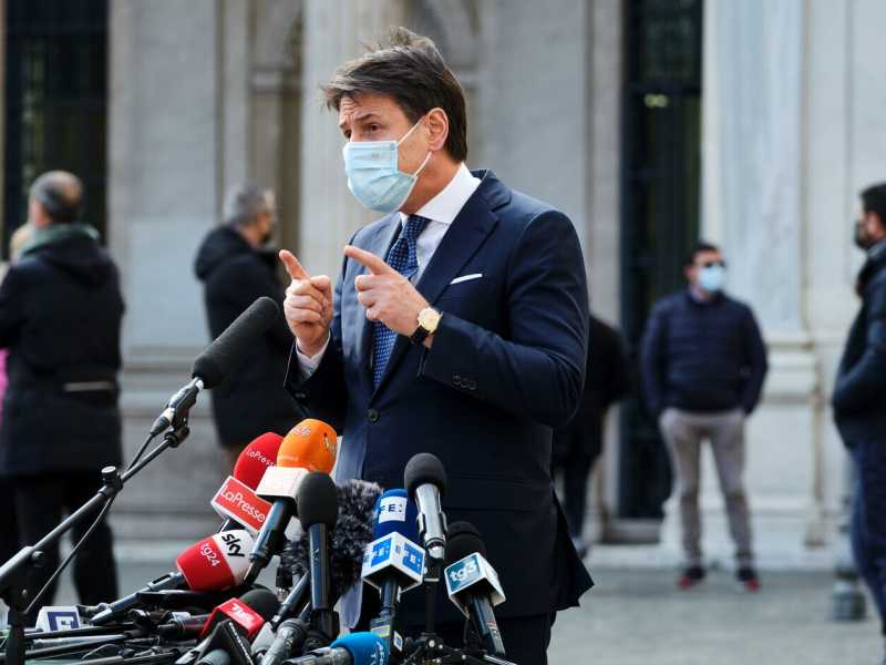 Conte fa una mossa alla Berlusconi