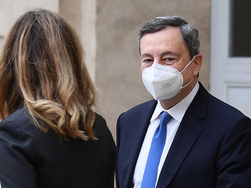 La danza dei partiti intorno a Draghi, che ha già problemi d'abbondanza