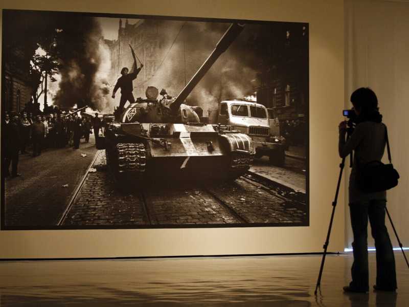 Uno scatto di&nbsp;Josef Koudelka, fotografo ceco a cui &egrave; dedicata la mostra&nbsp;&ldquo;Radici&rdquo;, all'Ara Pacis (foto Ansa)<br />