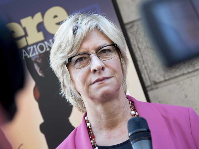 Storia del ministro che scorta Renzi nella caccia agli aerei americani