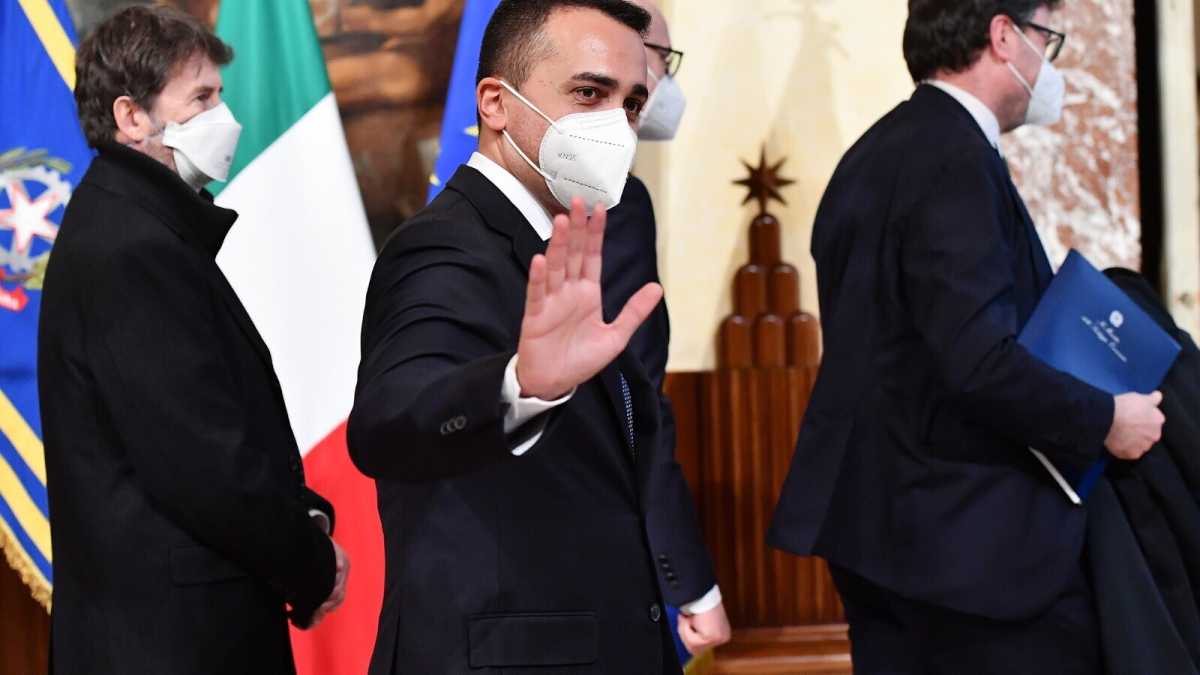 Immagine di Franceschini-Di Maio-Giorgetti: la foto dello strano tridente politico di Draghi