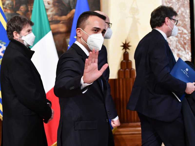 Franceschini-Di Maio-Giorgetti: la foto dello strano tridente politico di Draghi