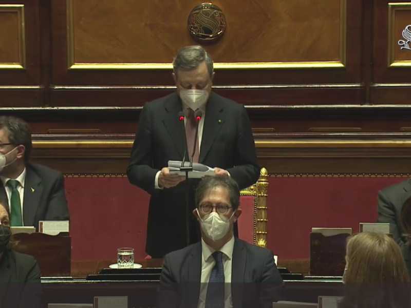 Piedi per terra, giovani e sberle anti sovraniste. Il discorso di Draghi per avere la fiducia