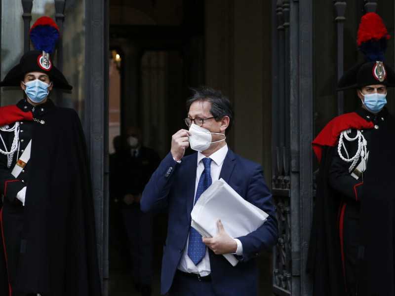 Nel fortino di Palazzo Chigi. Così il Colle riporta gli adulti nella stanza intorno a Draghi