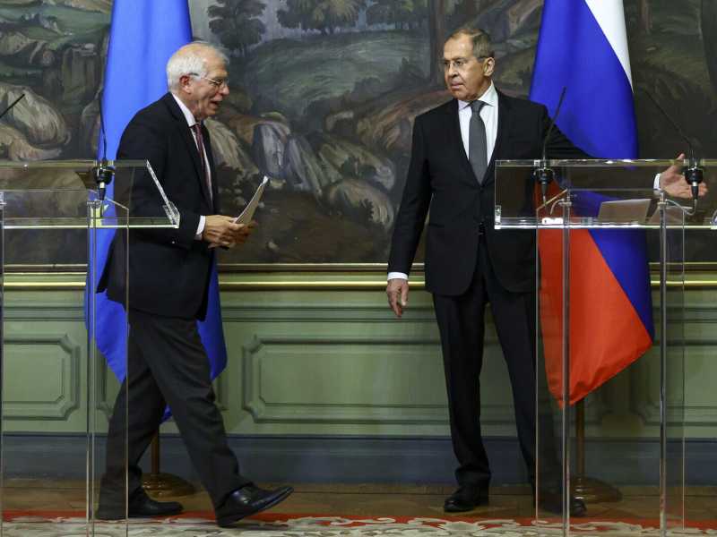 Josep Borrell e Sergey Lavrov durante l'ultimo viaggio diplomatico in Russia (foto LaPresse)&nbsp;<br />