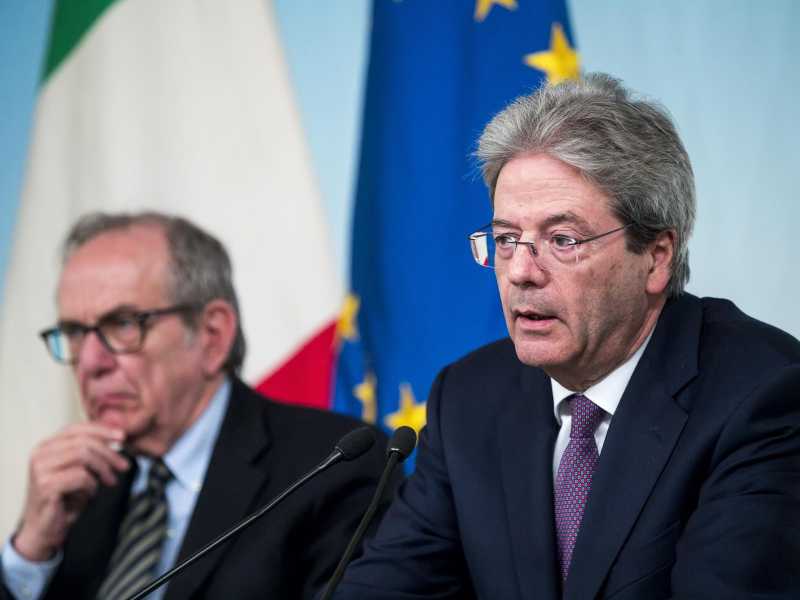 <span style="font-family: Arial, sans-serif; font-size: 12px;">Pier Carlo Padoan e Paolo Gentiloni (Ansa)</span>