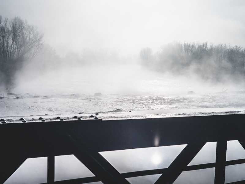Ponte sull'Oglio a Isola Dovarese, in provincia di Cremona (foto Luca Bravo via Unsplash)<br />