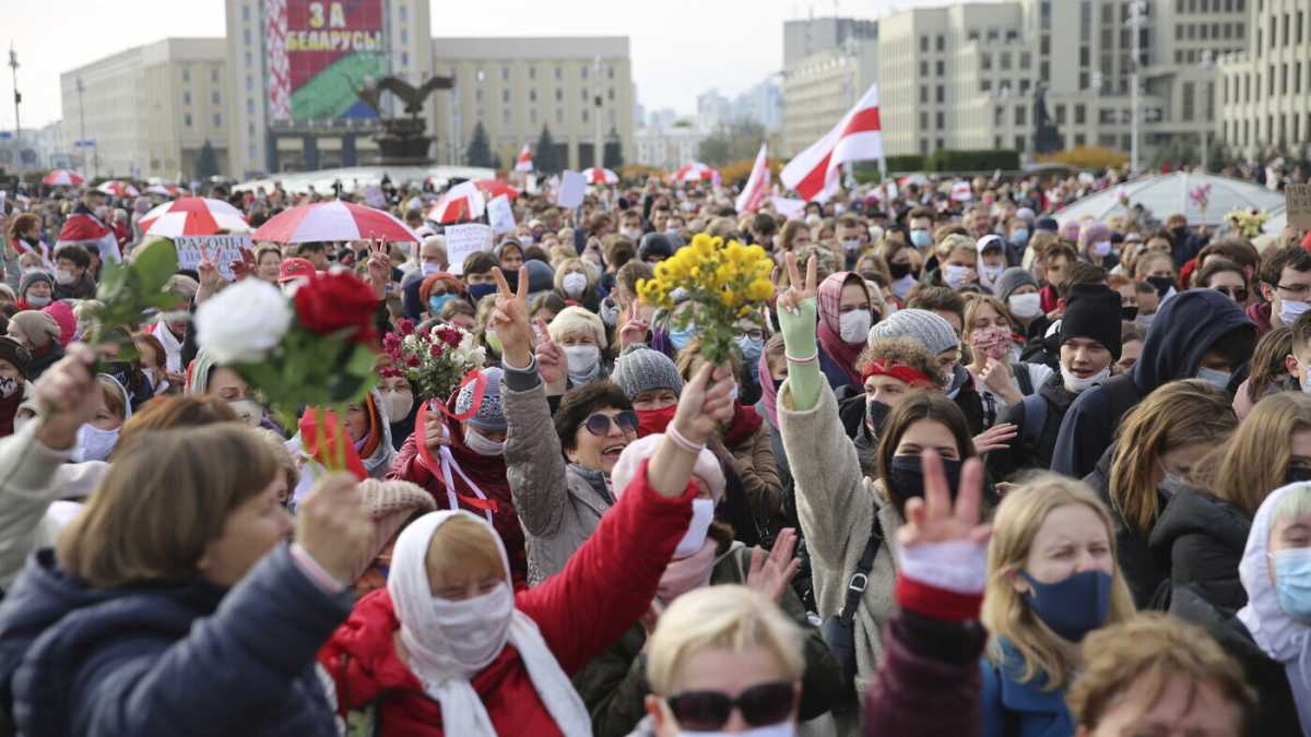 Immagine di Lukashenka contro il suo popolo
