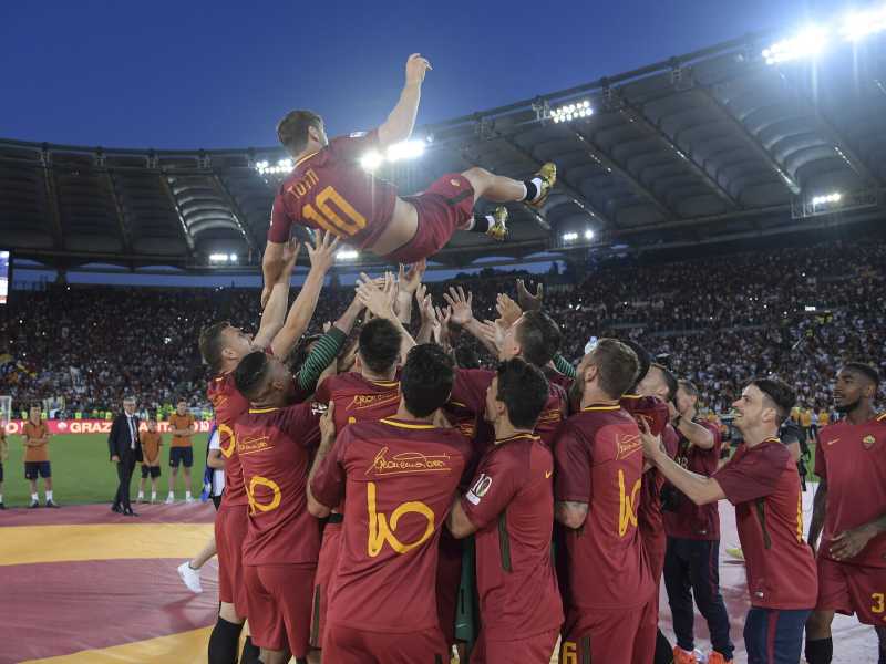 <span style="font-family: Arial, Verdana, sans-serif; font-size: 12px;">Maggio 2017, l'addio al calcio giocato di Francesco Totti (LaPresse)</span>