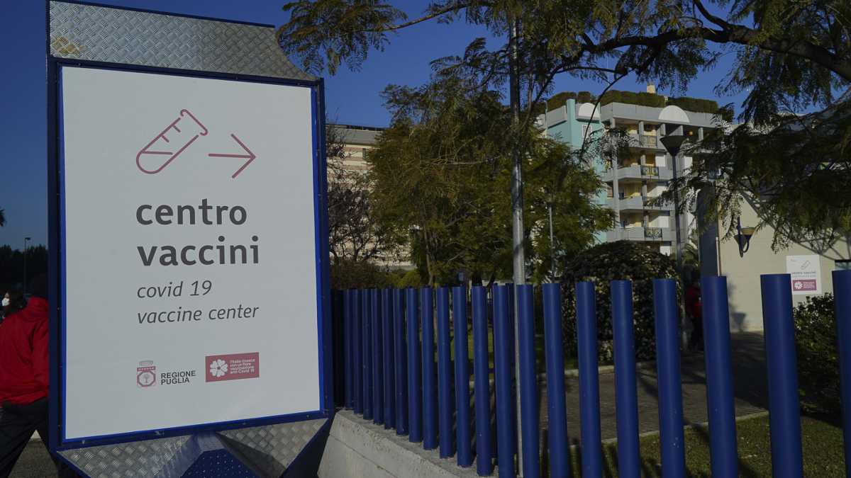 Immagine di Urge aumentare produzione e somministrazione dei vaccini