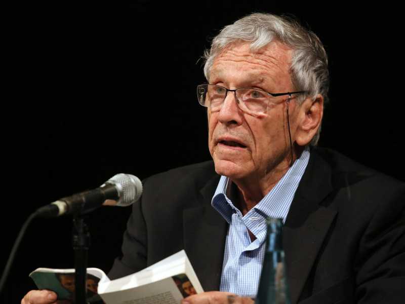 Amos Oz, scrittore e saggista israeliano morto nel 2018. La figlia Galia&nbsp;lo accusa di averla metodicamente picchiata e insultata (Ansa)<br />