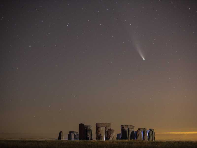 La cometa Neowise passa su Stonehenge il 21giugno 2020, secondo il calendario gregoriano (foto Dan Kitwood/Getty Images)&nbsp;<br />