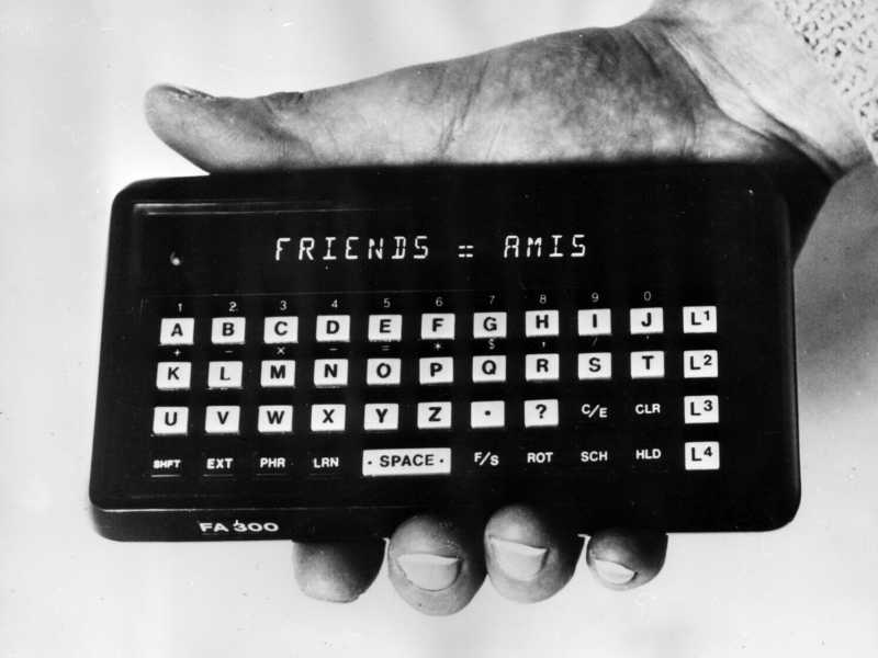 17 aprile 1979: traduttore tascabile della societ&agrave; Franco-American Friends. Con un repertorio di 7.000 parole per ogni lingua, costava 1.400 franchi. (Keystone/Getty Images)<br /><br />