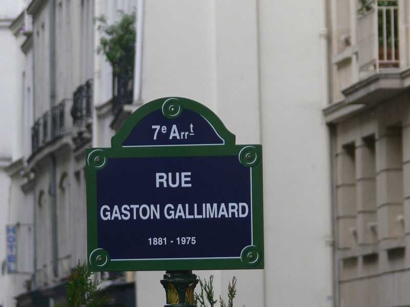 A Gaston Gallimard, fondatore della storica casa editrice, &egrave; dedicata una via a Parigi (Wikimedia commons)