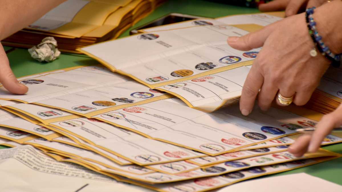 Immagine di Il governo rinvia le elezioni in autunno