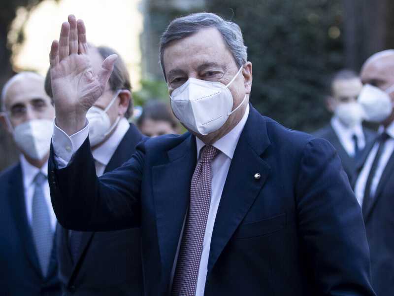Il piano vaccini di Draghi e Figliuolo passa anche da Stellantis