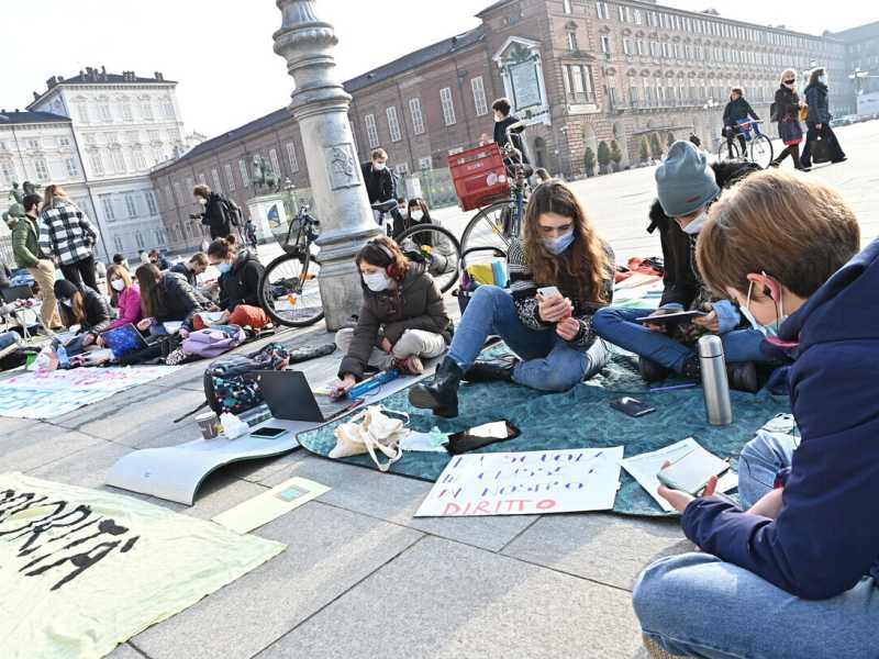 La scuola sull'orlo della Dad. Il dejà-vu e la speranza del vaccino