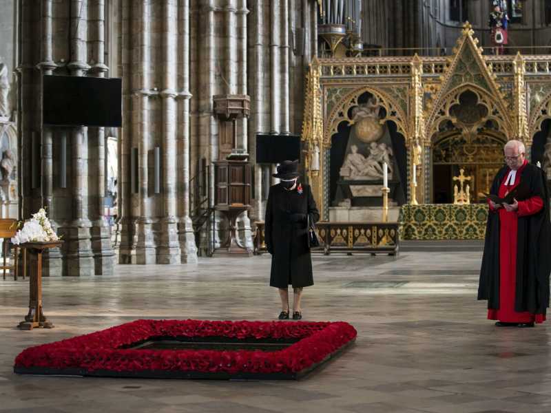 Dio salvi la Regina (e la monarchia)
