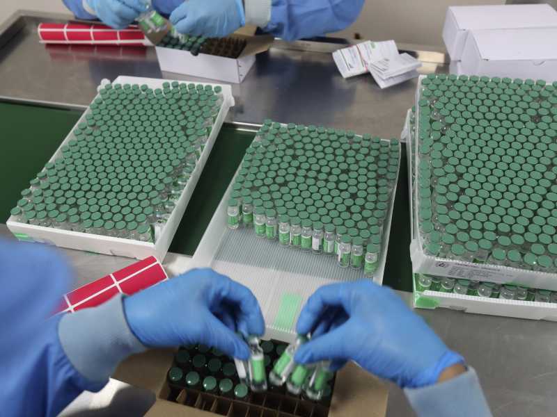 I motivi dei ritardi di AstraZeneca e i rischi di una "guerra protezionistica" vaccinale