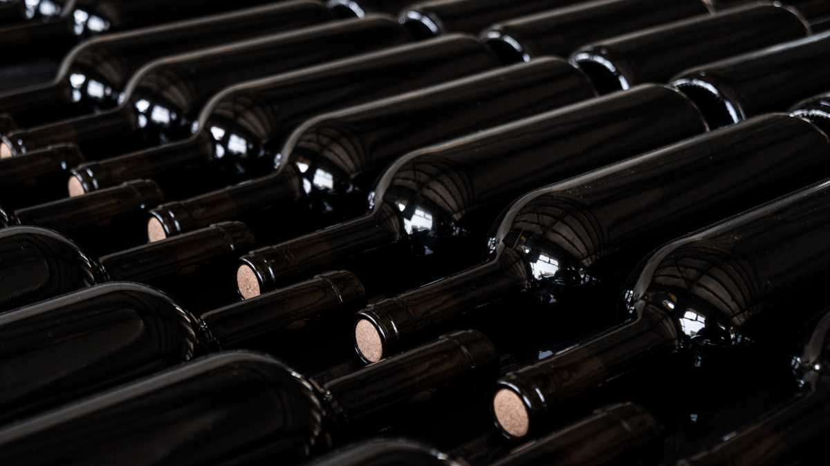 Immagine di I danni del Covid-19 sull’industria del vino (che sì, fa bene alla salute)