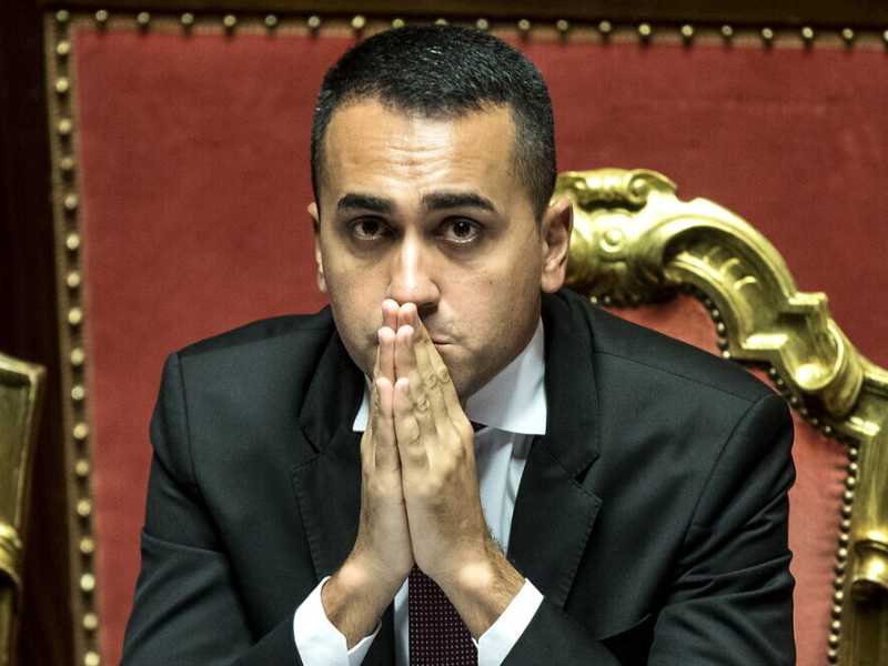 Sospendere il decreto Dignità
