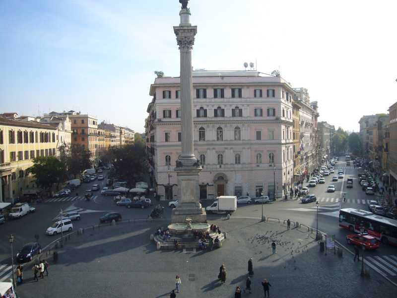 La Colonna della Pace sulla piazza di S. Maria Maggiore.(Wikimedia commons)