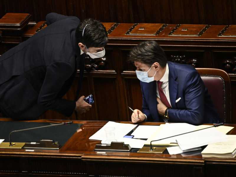 Il ministro della Salute Roberto Speranza e il premier Giuseppe Conte (foto Ansa)