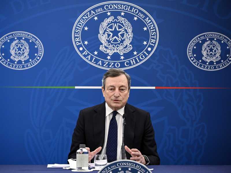 Draghi manda vaccini e tecnici per le regioni nel caos. Il metodo dell'affiancamento