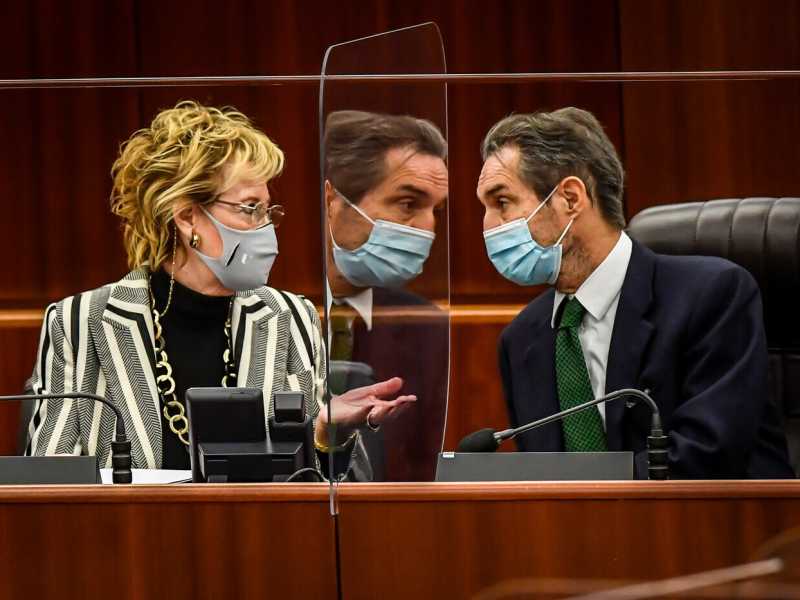 "Sulla Lombardia non si molla". L'accordo tra Salvini e il Cav. per puntellare Fontana