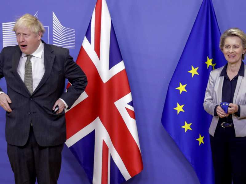Il premier britannico Boris Johnson e Ursula von der Leyen, presidente della Commissione europea (LaPresse)Boris Jo<br />