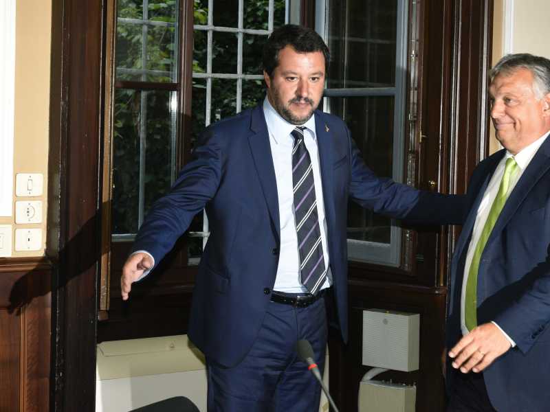 Salvini alla corte di Orbán, mentre a Via Bellerio ci si azzuffa per la poltrona di Giorgetti