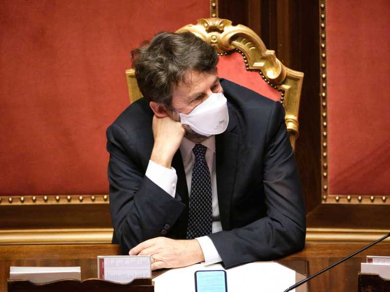 Tamponi, Ffp2, stop intervalli: il piano Franceschini per riaprire cinema e teatri