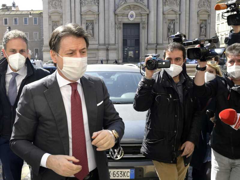 Casalino, ma non solo: ecco il "ciuffo magico" di Conte per trasformare il M5s in partito