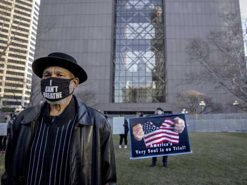 Manifestazione a sostegno di George Floyd a Minneapolis nei giorni del processo contro Derek Chauvin (LaPresse)&nbsp;<br />