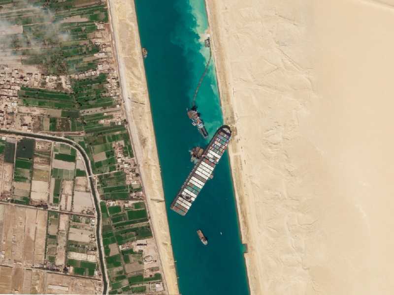 Un&rsquo;immagine satellitare del 28 marzo scorso di Planet Labs che mostra la nave da carico MV Ever Given bloccata nel Canale di Suez (Planet Labs Inc. via Ap)&nbsp;<br />