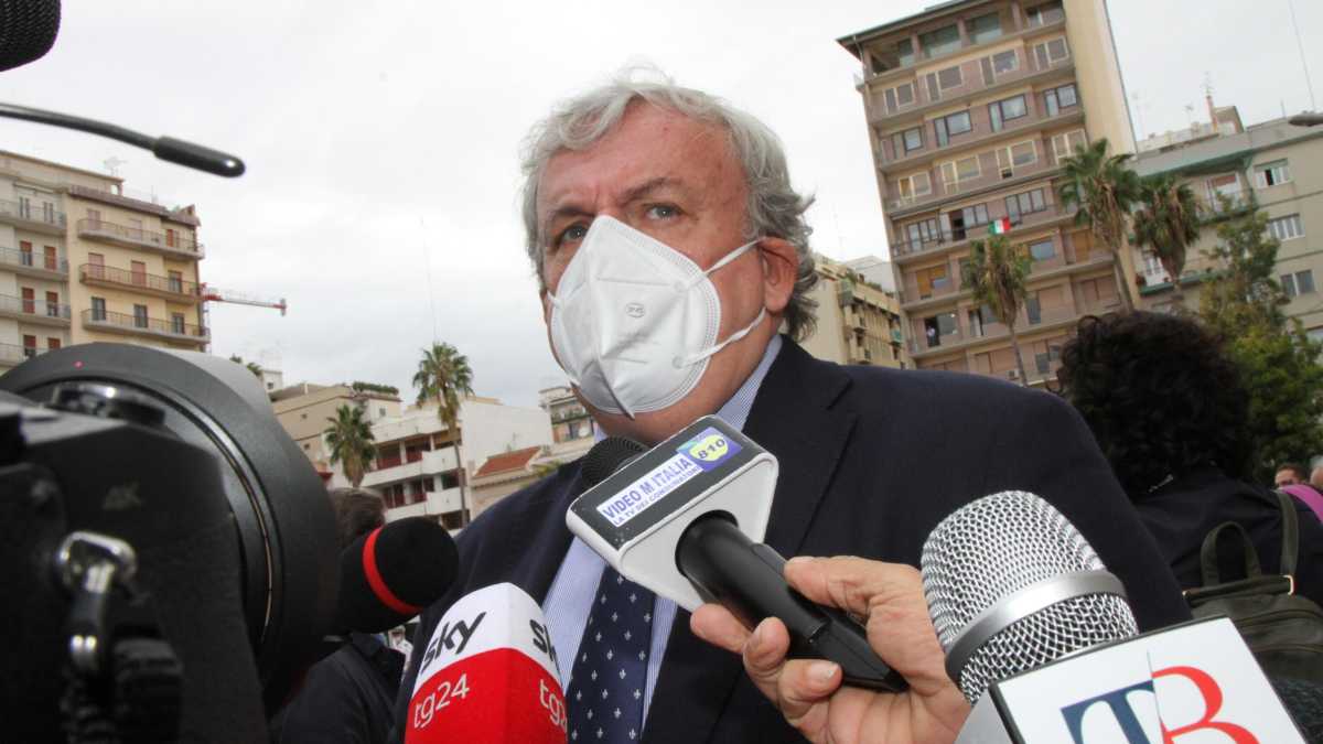 Immagine di Scuola, il governo pronto a impugnare l'ordinanza di Emiliano in Puglia sulla Dad