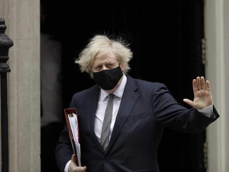 La strategia dei tamponi di Boris Johnson per tornare alla normalità