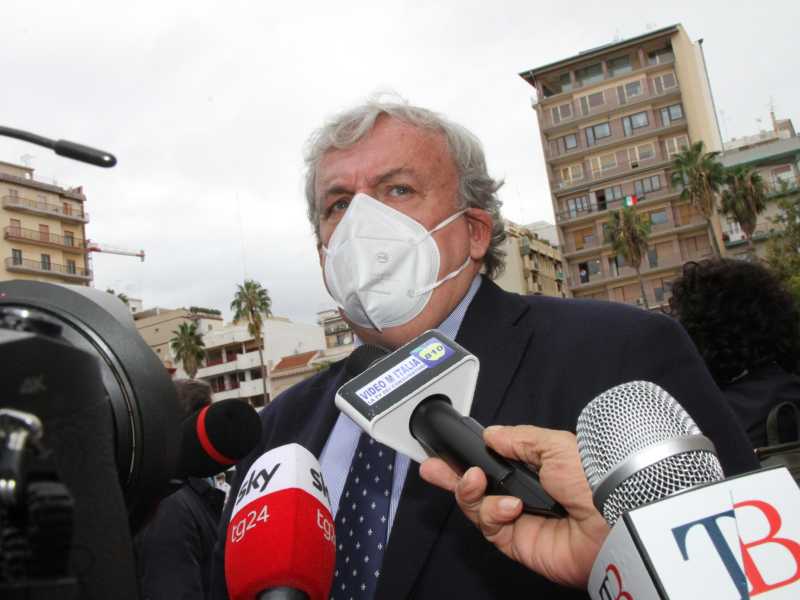 Scuola, il governo pronto a impugnare l'ordinanza di Emiliano in Puglia sulla Dad