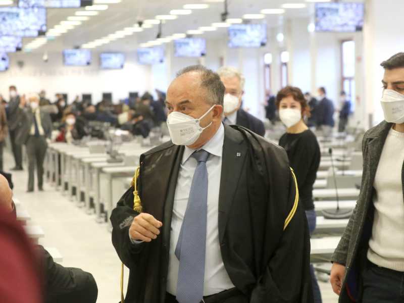 Gratteri si pente: "Ho fatto un doppio errore a scrivere quella prefazione"