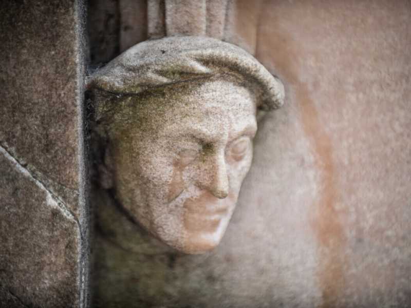 Dante Alighieri. Tra le statue del Duomo di Milano c'&egrave; anche quella del Sommo Poeta (LaPresse)
