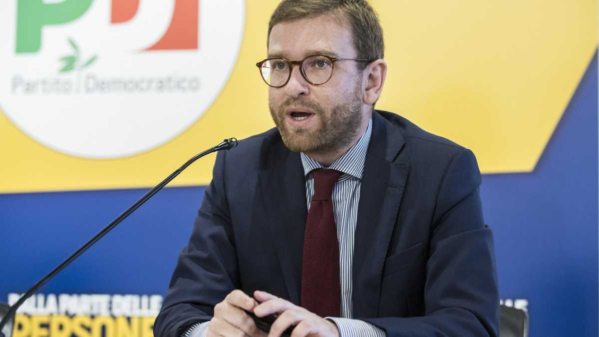 Immagine di Provenzano: “De Luca ed Emiliano? Seguano il piano nazionale per i vaccini”